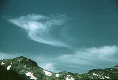 CIRRUS  SPISSATUS  AVEC VIRGA